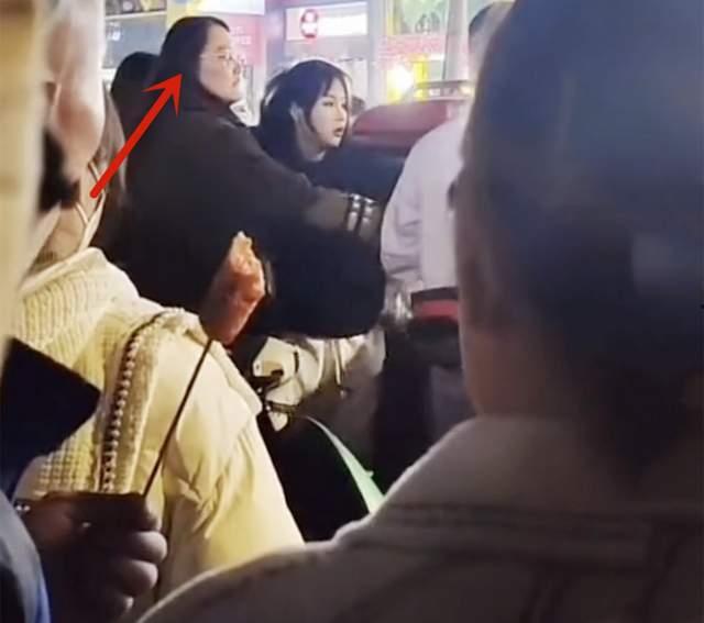 吃瓜网红打架事件视频在线观看,一场网络暴力引发的血案